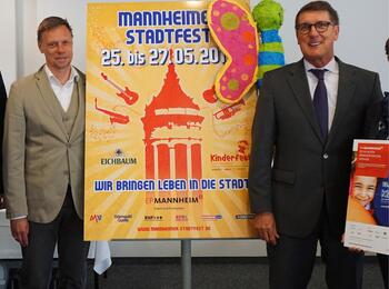 EPM-Geschäftsführer Thomas Sprengel und Bürgermeister Michael Grötsch (v. l.)