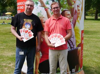 Fachbereich Sport und Freizeit präsentiert die neue Bäderbroschüre und die neuen Dressboxxen 