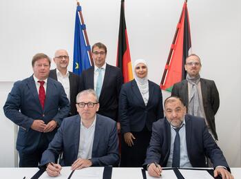 Vertragsunterzehcnung für das bislang größte entwicklungspolitische Projekt der Stadt Mannheim