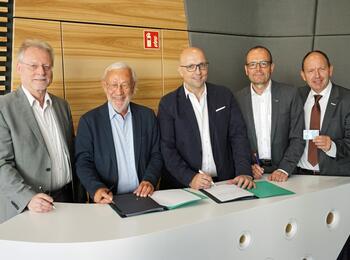 Erster Bürgermeister Christian Specht, Christian Volz, Hendrik Hoffmann, Lutz Pauels und Volkhard Malik (von rechts nach links)