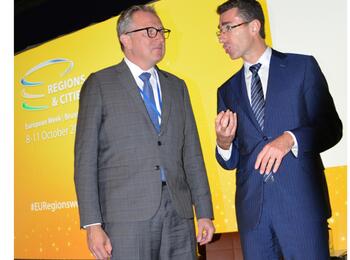 Oberbürgermeister Dr. Peter Kurz (links) und EU-Generaldirektor für Regionalpolitik und Stadtentwicklung Marc Lemaître