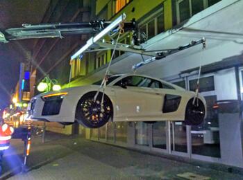 Falschparker am Haken in der Fußgängerzone Planken