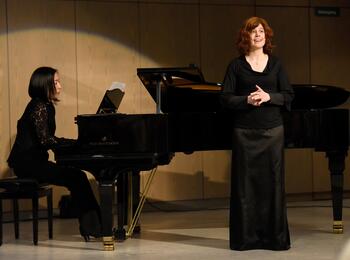 Musikalische Begleitung der Gedenkfeier durch das Gernsheim-Duo