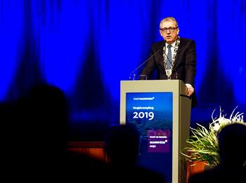 Oberbürgermeister Dr. Peter Kurz bei seiner Neujahrsrede, die er traditionell im Rahmen des Neujahrsempfangs hält