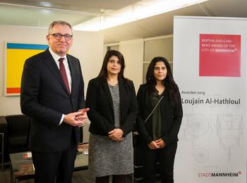 Oberbürgermeister Dr. Peter Kurz hat Alia und Lina Al-Hathloul in Brüssel getroffen (v. l.)