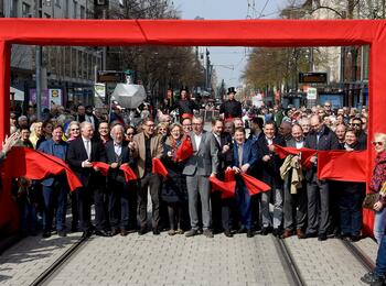 Plankeneröffnung - Durchschneiden des roten Bandes