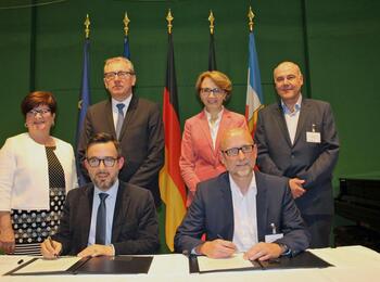 Auftakt für eine erfolgreiche Zusammenarbeit: Startup Mannheim und Drac Grand Est unterzeichnen Absichtserklärung. 