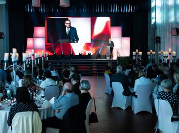 Oberbürgermeister Dr. Peter Kurz spricht bei der Jubilarfeier 2019