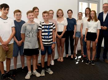 OB Dr. Peter Kurz empfängt die Preisträger von "Jugend musiziert" im Rathaus