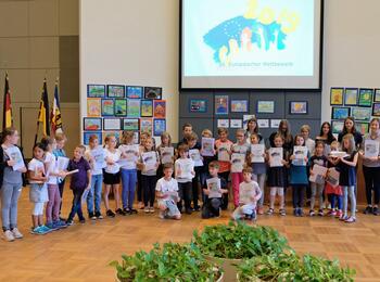 Die versammelten Mannheimer Preisträgerinnen und Preisträger des Europäischen Wettbewerbs 2019. 