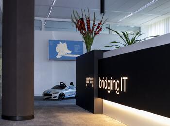 Moderne, hell und offen gestaltete Büroräume sind Teil der Philosophie von bridgingIT 