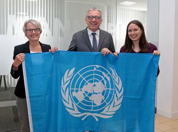 OB Dr. Peter Kurz begrüßt die UN-Jugenddelegierte im Rathaus