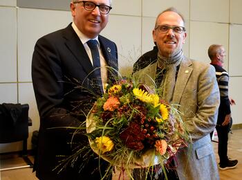 OB Dr. Peter Kurz gratuliert Dirk Grunert zur Wahl als Bildungsbürgermeister