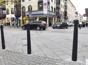 Poller in den Seitenstraßen der Planken