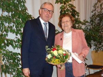 Oberbürgermeister Dr. Peter Kurz mit Ulla Hoffmann