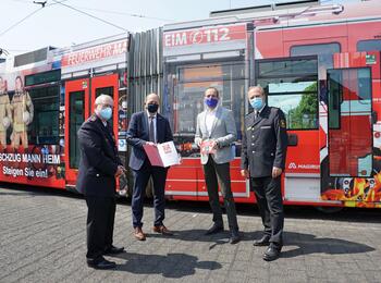 Die rnv wurde im Namen des Deutschen Feuerwehrwehrverbands offiziell als „Partner der Feuerwehr“ ausgezeichnet.