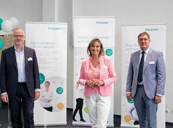 Marcus Freitag, Vorstand Vertrieb & Marketing der PHOENIX group sowie Vorsitzender der Geschäftsleitung Deutschland (1.v.l.), und Wirtschaftsbürgermeister Michael Grötsch, Stadt Mannheim (1.v.r.), begrüßten Staatssekretärin Katrin Schütz in Mannheim.
