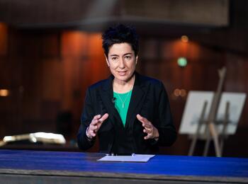 Laudatorin Dunja Hayali bei ihrer Rede anlässlich der Verleihung des Bertha-undCarl-Benz-Preises an Loujain AlHathloul