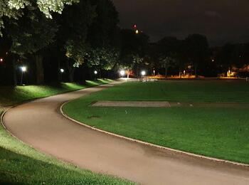 Beleuchtung der Laufbahn und der Calisthenicsanlage
