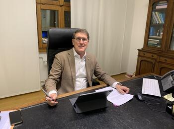 Bürgermeister Michael Grötsch begrüßt die Internationalen Studierenden