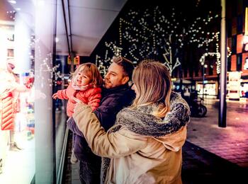 Weihnachtszauber Schaufenster Archivbild