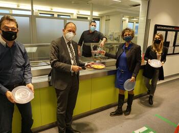 v.l.n.r. Peter Triendl (Geschäftsführer FnF), Christian Specht (Erster Bürgermeister), Prof. Dr. Diana Pretzell (Umweltbürgermeisterin), Caroline Golly (Klimaschutzagentur)