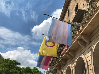 Beflaggung am Rathaus LSBTI-Aktion aktuell