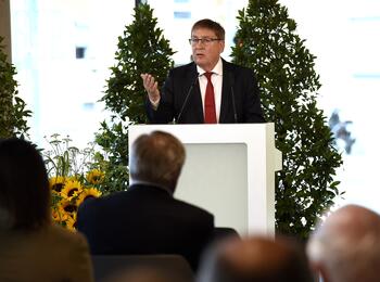 Bürgermeister a.D. Lothar Quast bei seiner Ansprache anlässlich seiner Verabschiedung