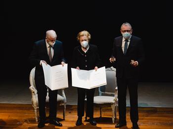 Übergabe der Bürgermedaillen an Prof. Achim Weizel und Ulla Hofmann