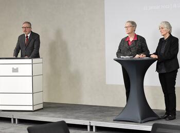 OB Dr. Peter Kurz bei seiner Rede anlässlich der Gedenkveranstaltung für die Opfer des Nationalsozialismus
