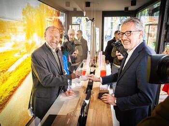 OB Dr. Kurz kauft die erste BUGA-Dauerkarte