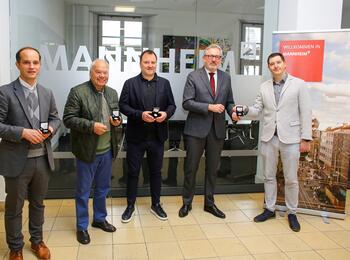 Übergabe der Sepp-Herberger-Münze an Oberbürgermeister Dr. Peter Kurz