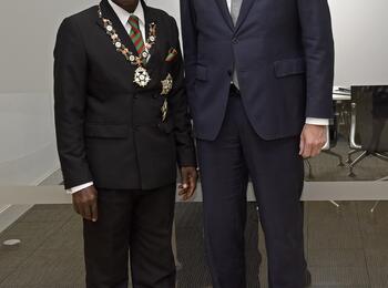 OB Dr. Kurz erhält Jubiläumsmedaille von König Céphas Bansah