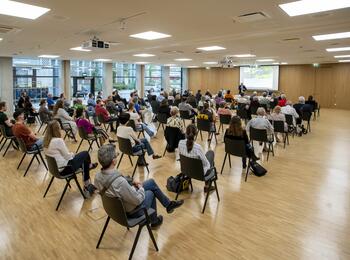 Zahlreiche BürgerInnen kamen am Montagabend ins Neue Technische Rathaus, um sich über die neue Stadtbahntrasse zu informieren.