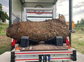 Der 250 Kilogramm schwere Blindgänger wurde nach der Entschärfung abtransportiert.