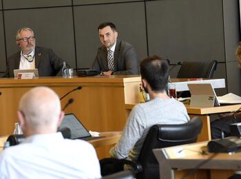 Vizebürgermeister Ilie Ceban berichtet im Hauptausschuss über die Flüchtlingslage in Chişinău