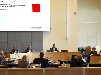 Vizebürgermeister Ilie Ceban berichtet im Hauptausschuss über die Flüchtlingslage in Chişinău