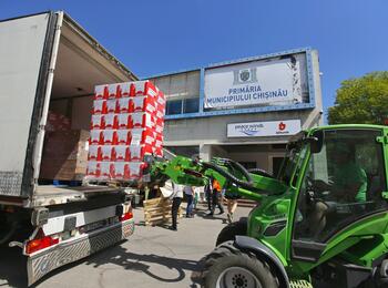 Anlieferung der Lebensmittel an das städtische Verteilzentrum in Chisinau II