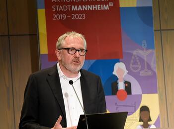 Oberbürgermeister Dr. Peter Kurz bei seiner Rede zu "Ein Jahr Gleichstellungsaktionsplan der Stadt Mannheim"