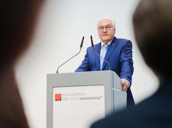 Bundespräsident Frank-Walter Steinmeier bei seiner Laudatio im Rahmen des Festakts zum Schillerpreis 2022 der Stadt Mannheim