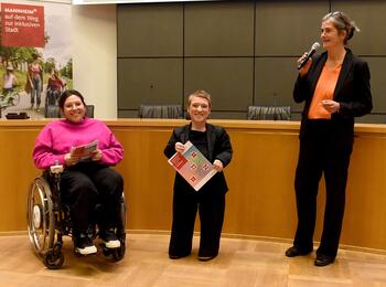 Kim Lumelius, Moderatorin, Simone Fischer, Landesbeauftragte für die Belange von Menschen mit Behinderung und Ursula Frenz, Beauftragte für die Belange von Menschen mit Behinderung der Stadt Mannheim