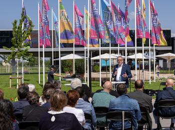 Oberbürgermeister Dr. Peter Kurz bei der Eröffnung des Erinnerungsorts an die Mannheimer „Gastarbeiter*innen“