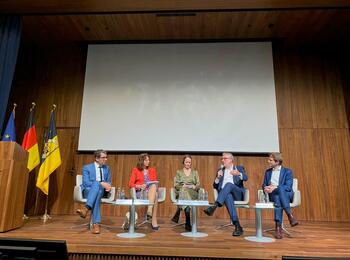 Podiumsdiskussion "Auf dem Weg zu einem klimaneutralen Europa - 100 Städte machen es vor"