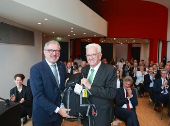  Kretschmann verabschiedet Peter Kurz als Städtetagspräsident