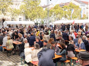 Dienststellen der Stadtverwaltung waren an den Ständen auf dem Toulonplatz zur Amtseinführung von Oberbürgermeister Christian Specht vertreten.
