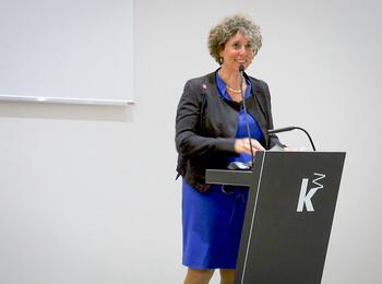 Erste Bürgermeisterin Prof. Dr. Diana Pretzell beim Grußwort zu „Leave No One Behind – The Impact of Climate Change on Vulnerable Minorities”