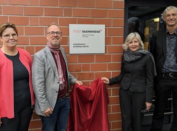 Enthüllung Namensschild