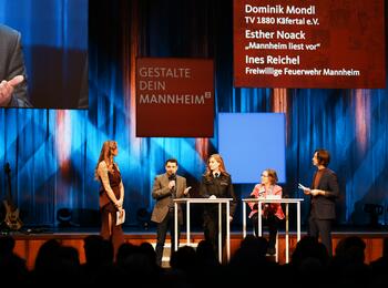 Neujahrsempfang 2024: Talkrunde zum Ehrenamt mit Dominik Mondl vom TV 1880 Käfertal e.V., Ines Reichel von der Freiwilligen Feuerwehr und Esther Noack, Vorlesepatin des Projekts „Mannheim liest vor“