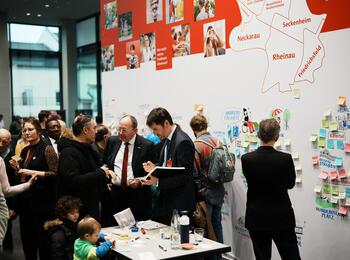 Neujahrsempfang 2024: OB Christan Specht im Gespräch mit Bürgerinnen und Bürgern