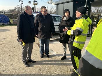 Oberbürgermeister Specht bei der BUGA-Seilbahn